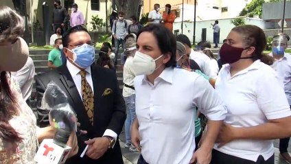 Opositor venezuelano deixa a embaixada chilena