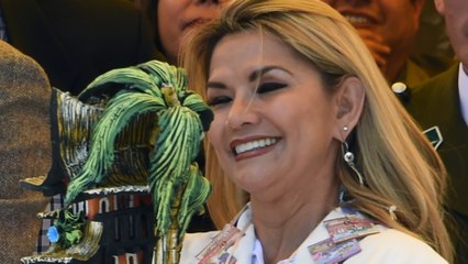 Mandataria interina de Bolívia anuncia su aspiración presidencial