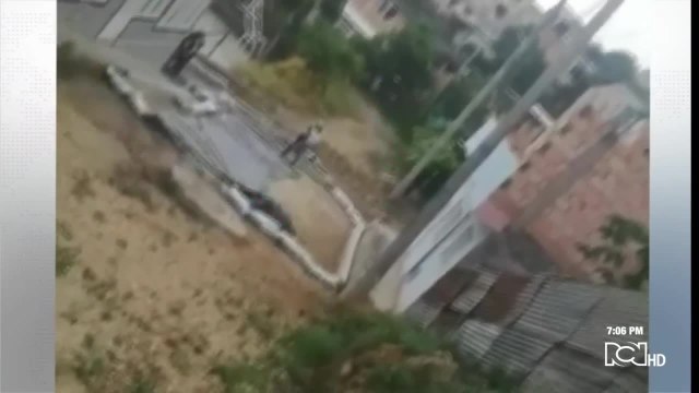 Jóvenes enfrentaron a policías en Mesitas del colegio