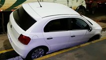 Carro cai em galeria para troca de óleo em pátio de posto de combustíveis