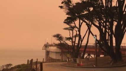 San Francisco se cubre con un cielo naranja apocalíptico por la mezcla de humo y niebla