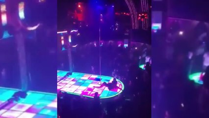 Bailarina de pole dance continúo su show luego de aparatoso accidente