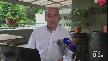 Serenata de la Policía terminó en regaño por no cumplir la cuarentena