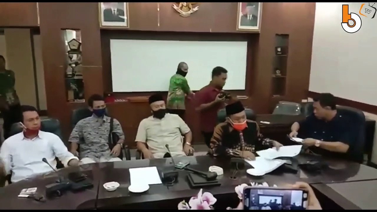 BUPATI JEMBER TAK TERIMA GAJI DAN TUNJANGAN KARENA SANKSI