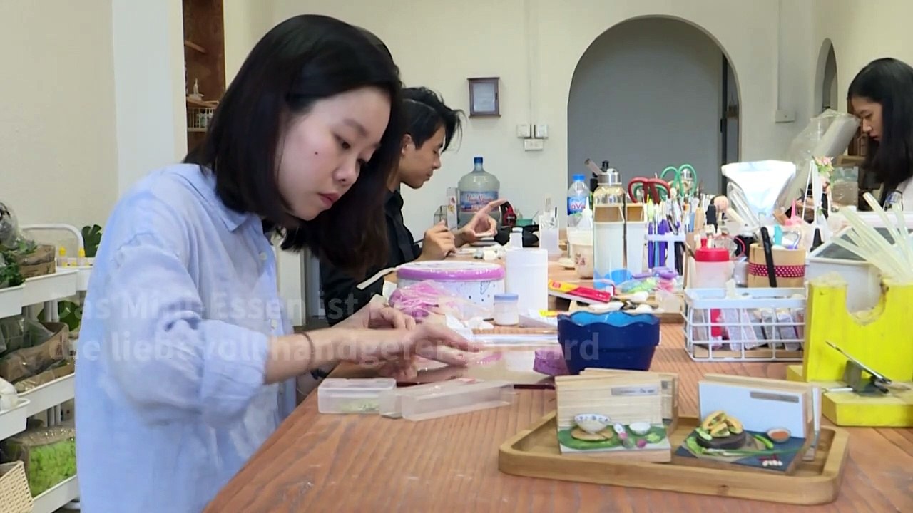 Mini-Suppe aus Kunststoff und Ton