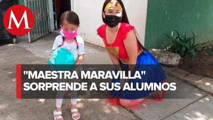 Maestra se viste como La Mujer Maravilla para visitar a sus alumnos en Sinaloa
