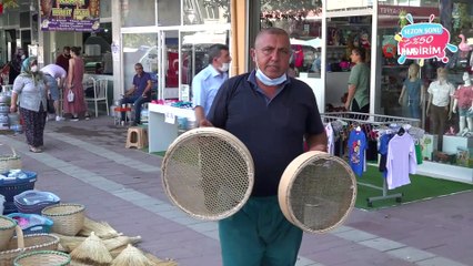 Ölen babasının mesleğini son temsilcisi olarak devam ettiriyor