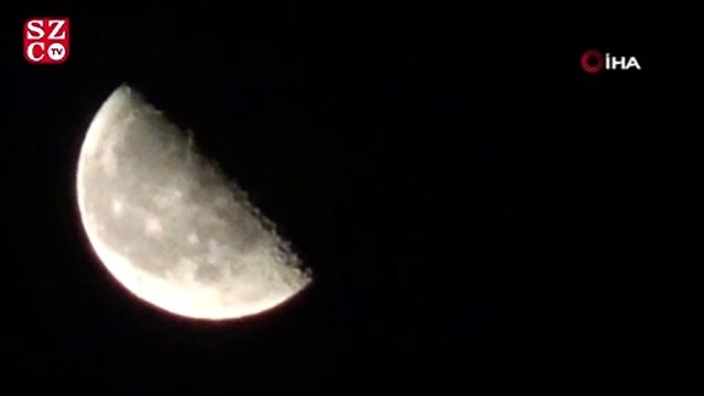 Parçalı Ay kendine hayran bıraktı