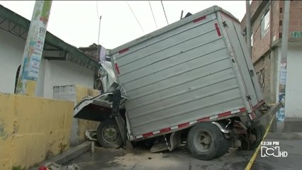 ¡Atención! Un camión chocó contra una vivienda en la localidad de San Cristobal