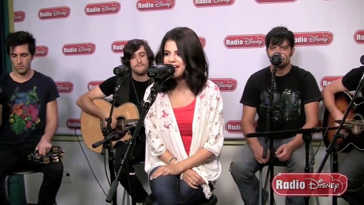 Selena Gomez - Round And Round (Acoustic) - (Live @ Radio Disney) (2010/09/21) 720p HD