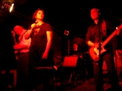 Hound dog Queen Lolo au comptoir du jazz