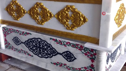 Böyle uyarı görülmedi... Mezar taşına 'Hayat eve sığar, bize iş çıkartmayın' yazdı