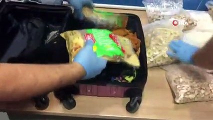 Sabiha Gökçen Havalimanı'nda kuruyemiş paketlerine gizlenen 3 kilogram kokain ele geçirildi