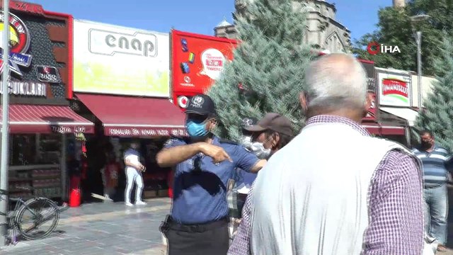 Sigara içmek için maskesini çıkaran vatandaş cezadan kurtulamadı
