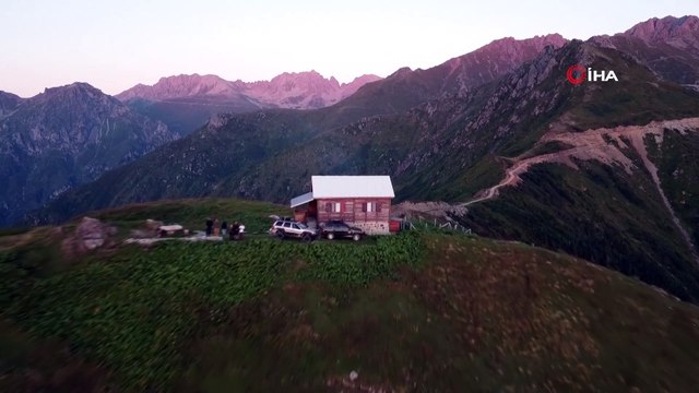 Nopapeni Yaylası bulut deniziyle ziyaretçilerine görsel şölen sunuyor