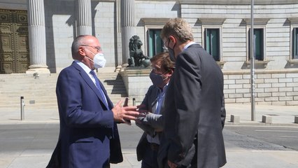 Alcaldes y políticos de PP y PDeCat, delante del Congreso