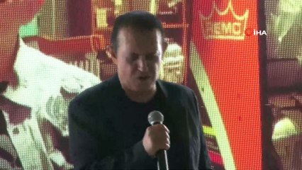 36 yıllık doktor rock şarkı çıkarıp, sözleri ile sağlığa vurgu yaptı