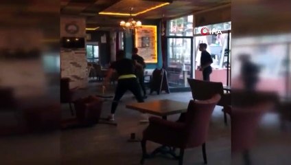 Öfkesine hakim olamadı, kafeteryanın camlarını böyle kırdı