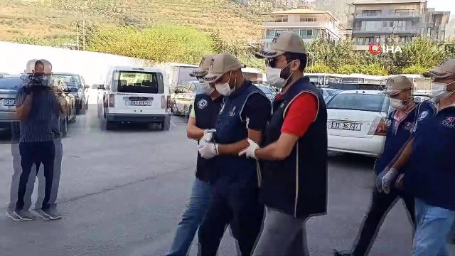 Hatay'ın Reyhanlı ilçesinde 7 yıl önce 53 kişinin hayatını kaybettiği iki ayrı bombalı saldırının sorumlularından Ercan Bayat adliyeye sevk edildi.