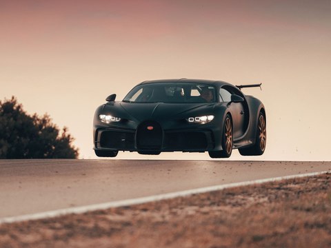 La Bugatti Chiron Pur Sport (2020) en action sur le circuit de Nardo