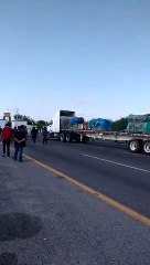 Policía Estatal evita toma de caseta de San Miguel; productores agrícolas acusan represión