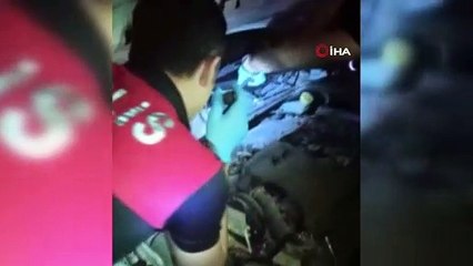 Durdurulan aracın motor bölümünden silahlar ve uyuşturucu çıktı