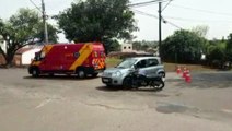 Forte colisão entre carro e moto no Bairro Parque São Paulo deixa duas pessoas feridas