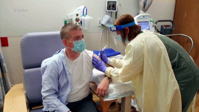 Vacina russa: The Lancet solicita esclarecimentos a autores de estudo