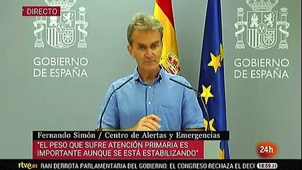 ¿Ha susurrado Fernando Simón a un periodista "voy a meterme el dedo en la nariz"?