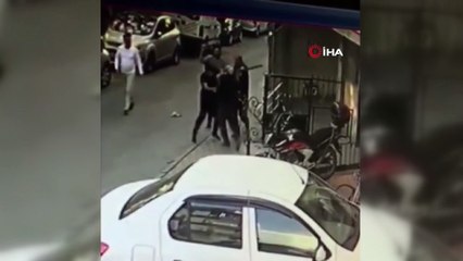 Çekmeköy’de iki grup arasında bıçaklı, sopalı kavga kamerada