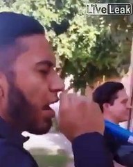 Il essaie de récupérer son ex en chantant mais n'avait pas prévu ça...