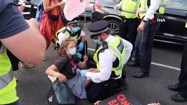 - İngiltere’de çevreciler eylemlerine devam ediyor