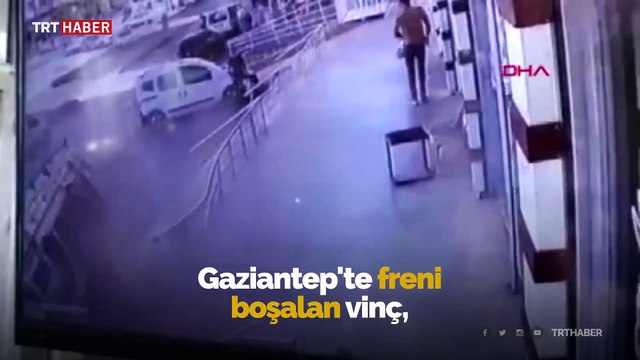 Freni boşalan vinç merdivenlere çarparak durabildi