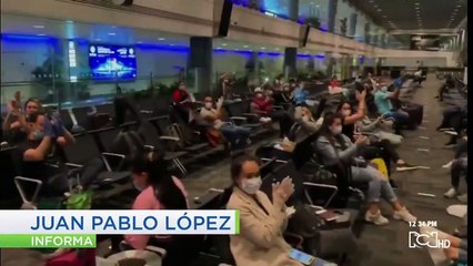Fernando Gaviria y 55 colombianos más llegaron repatriados de Emiratos Árabes
