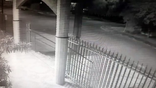 Vídeo mostra colisão entre veículos e capotamento no Bairro XIV de Novembro