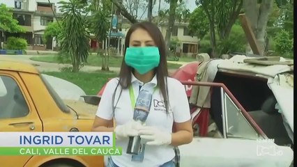 Adulto mayor pasa la cuarentena por coronavirus en un carro viejo en Cali
