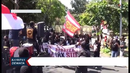 Ratusan Warga Gelar Aksi Bebaskan Jerinx DI Depan Kantor Gubernur