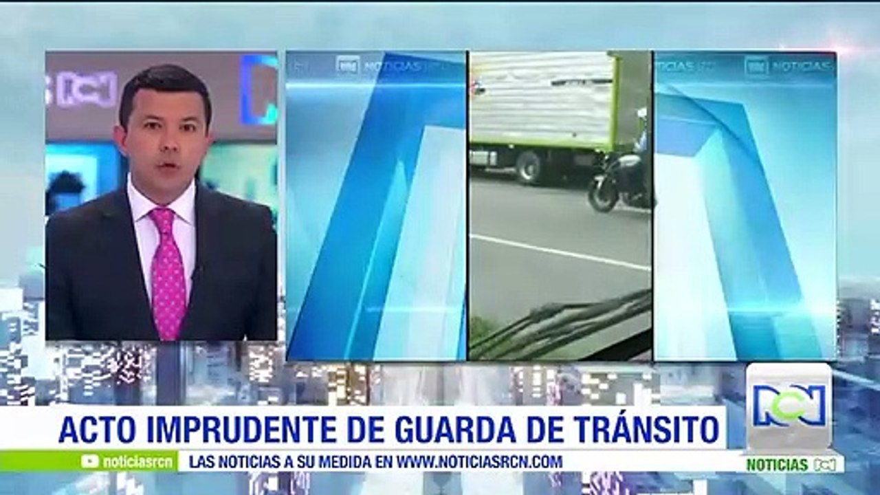 Imprudencia al volante: graban a agente de tránsito chateando mientras conduce motocicleta en Itagüí