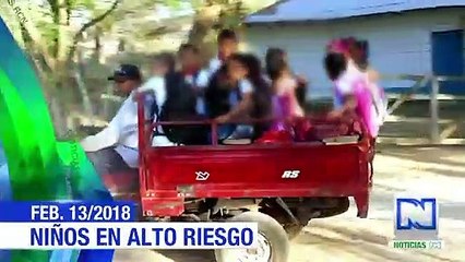 En Pinto, Magdalena, niños van al colegio en motos de carga