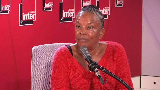 Christiane Taubira : L'esclavage est là, il est sous nos yeux, il est dans Cayenne, les traces de l'esclavage et du marronnage sont là. C'est présent, c'est dans la topographie, dans la toponymie, ça ne peut pas disparaître, c'est dans le décor.