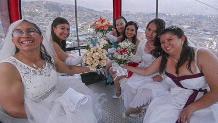 ¡Amor por los aires! 59 parejas dieron el sí en el Transmicable de Ciudad Bolívar