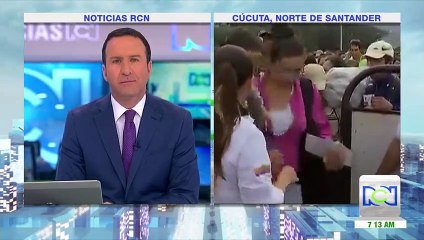 Скачать видео: Controversia entre los venezolanos por anuncios de Santos sobre medidas migratorias