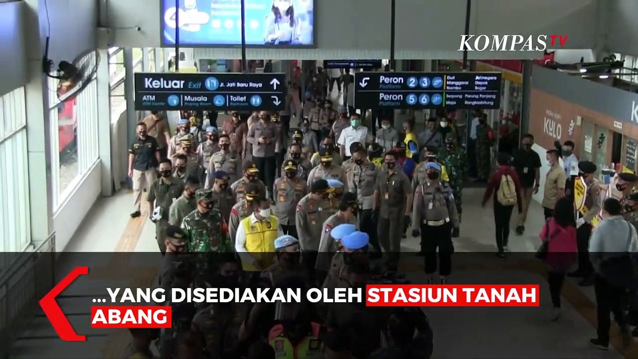 Wakapolri Sasar Penumpang KRL Tak Pakai Masker di Tanah Abang