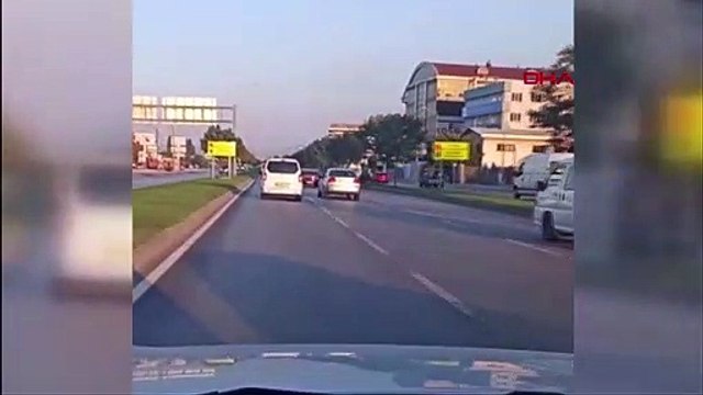Bursa'da trafikte makas atan otomobil kamerada