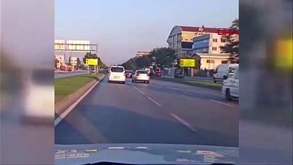 Bursa'da trafikte makas atan otomobil kamerada