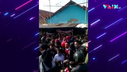 Abaikan Pandemi, Ribuan Orang Berdesakan saat Lamar Kerja