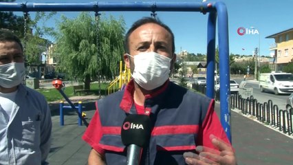 Çıplak halde oyun parkında gezen adam mahalleliyi isyan ettirdi