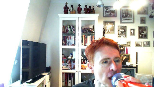 Wiwi égratigne glass love train