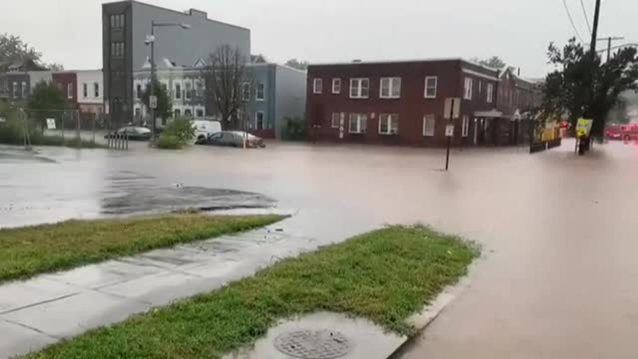 Lluvias torrenciales inundan las calles de Washington