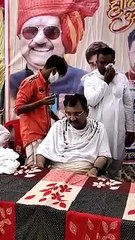 MP: मंच पर ही मंत्री ने करवाई दाढ़ी कटिंग, युवक को दिए 60 हजार रुपए
